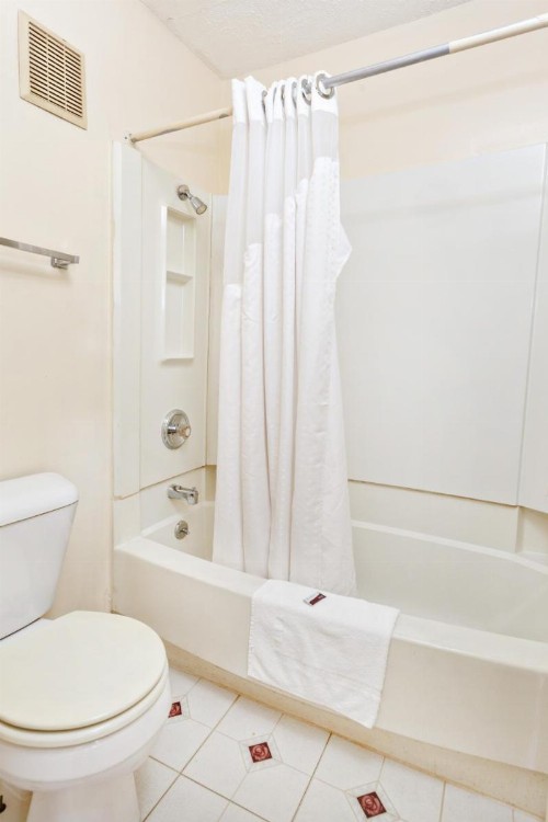 Red Carpet Inn - Louisville - image 30
