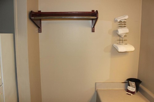 Red Carpet Inn - Louisville - image 33