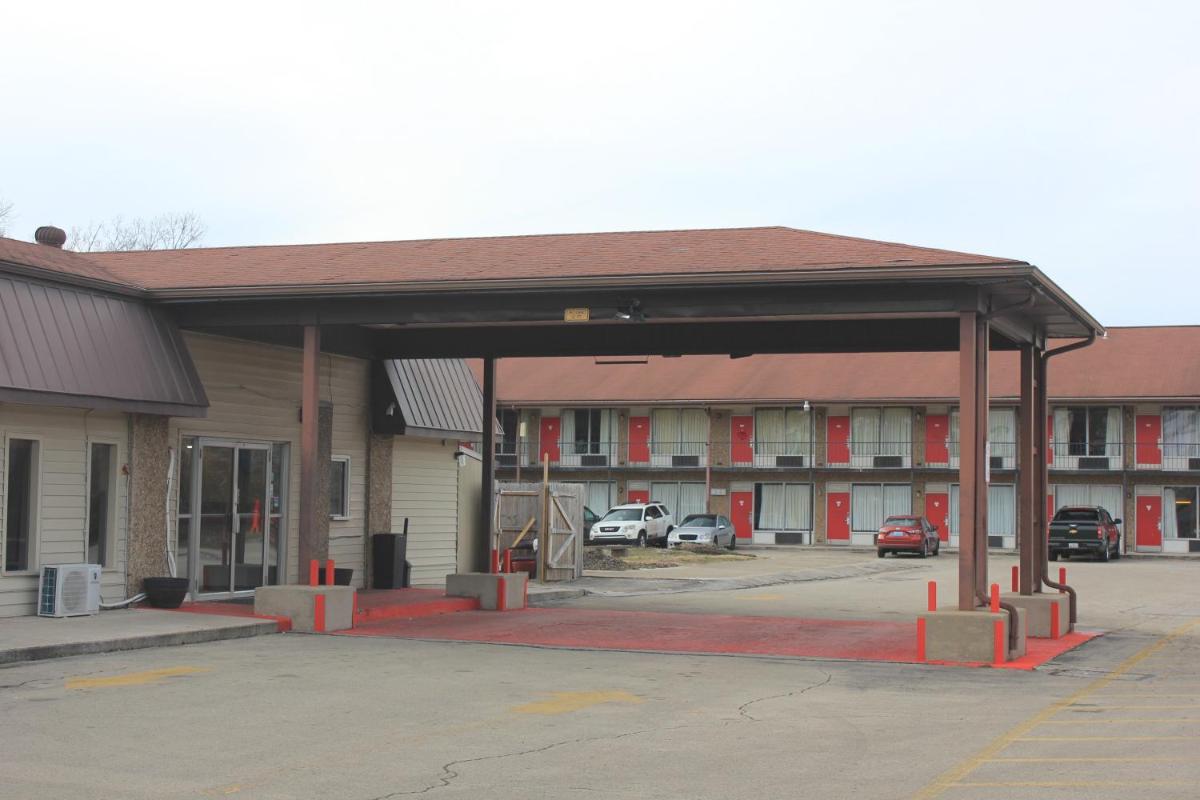 Red Carpet Inn - Louisville - image 4