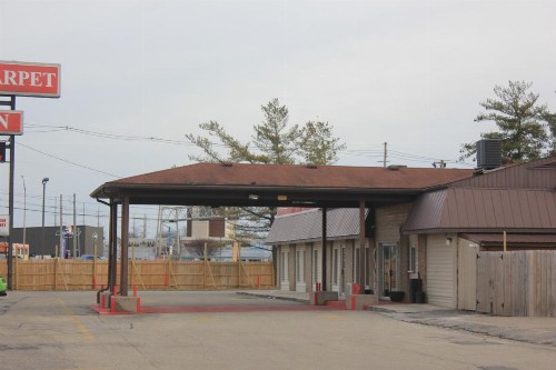 Red Carpet Inn - Louisville - image 5