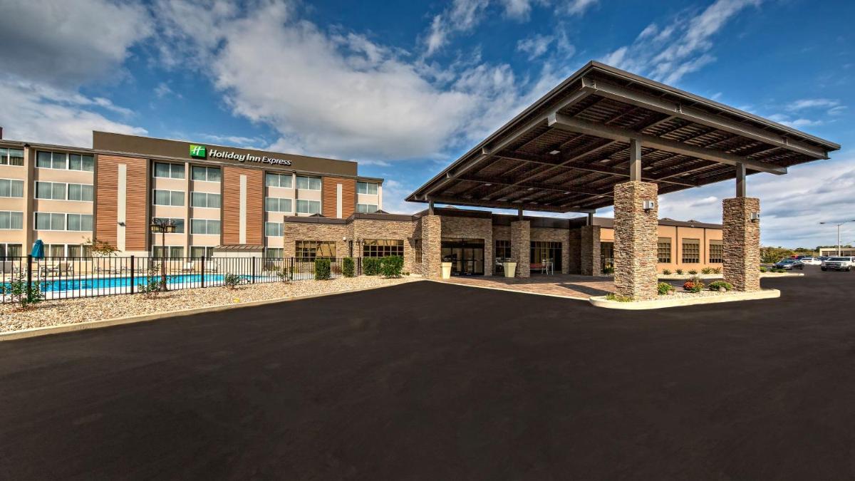 Holiday Inn Express Louisville Airport Expo Center an IHG Hotel - main image
