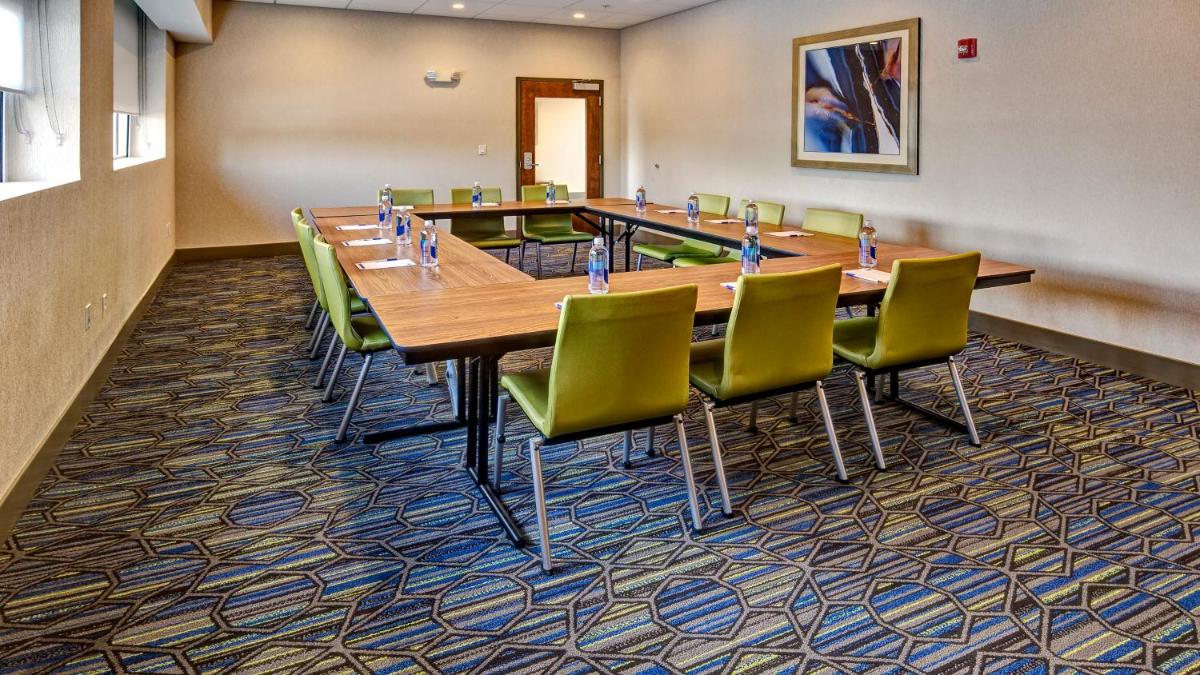 Holiday Inn Express Louisville Airport Expo Center an IHG Hotel - image 3