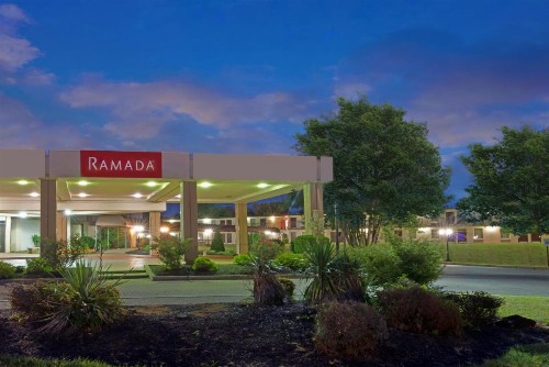 Ramada by Wyndham Louisville North - image 11