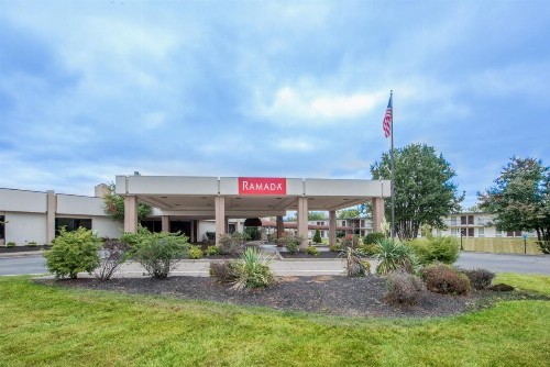 Ramada by Wyndham Louisville North - image 12