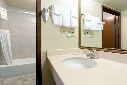 Ramada by Wyndham Louisville North - image 8