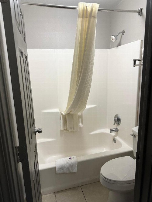 Rodeway Inn Louisville - image 9