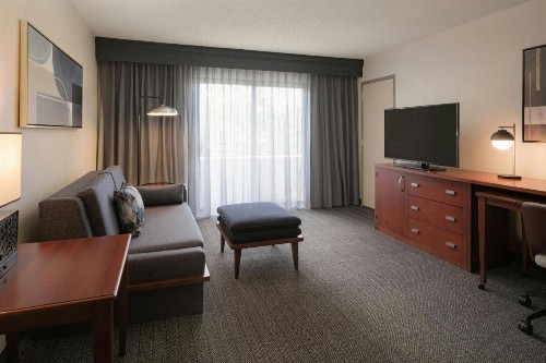 Courtyard by Marriott Louisville East - image 12