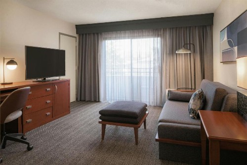 Courtyard by Marriott Louisville East - image 13