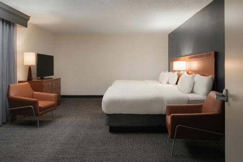 Courtyard by Marriott Louisville East - image 14