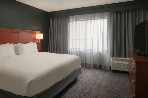 Courtyard by Marriott Louisville East - image 15