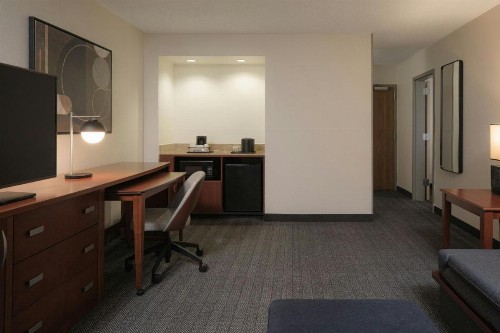 Courtyard by Marriott Louisville East - image 17