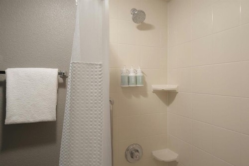 Courtyard by Marriott Louisville East - image 18