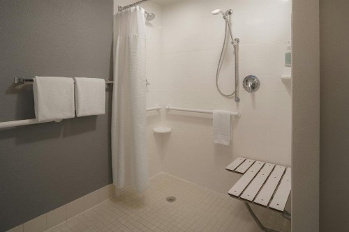 Courtyard by Marriott Louisville East - image 26