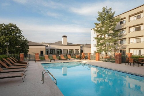 Courtyard by Marriott Louisville East - image 36