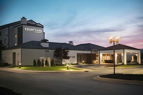 Courtyard by Marriott Louisville East - image 7