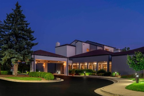Courtyard by Marriott Louisville East - image 9