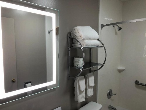 DuPont Suites - Louisville - St. Matthews - image 3