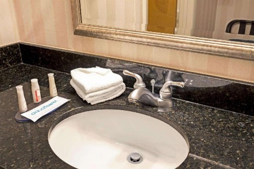 Baymont by Wyndham Louisville Airport South - image 10