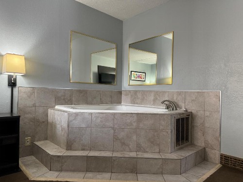 Baymont by Wyndham Louisville Airport South - image 13