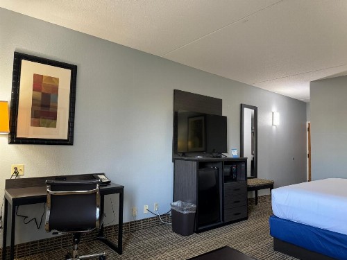 Baymont by Wyndham Louisville Airport South - image 14