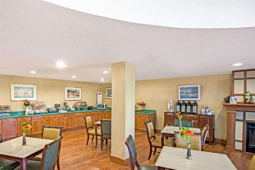 Baymont by Wyndham Louisville Airport South - image 15