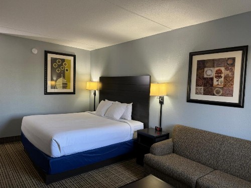 Baymont by Wyndham Louisville Airport South - image 16