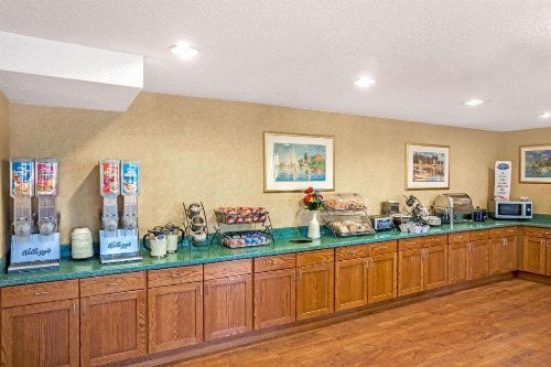 Baymont by Wyndham Louisville Airport South - image 23