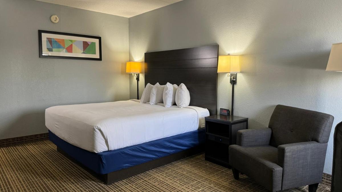 Baymont by Wyndham Louisville Airport South - image 5