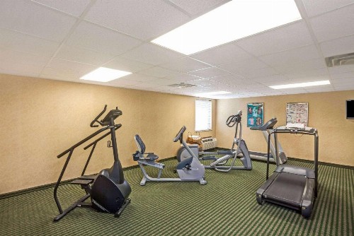 Baymont by Wyndham Louisville Airport South - image 6