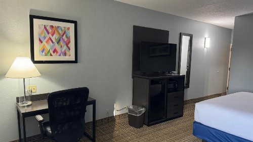 Baymont by Wyndham Louisville Airport South - image 7