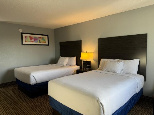 Baymont by Wyndham Louisville Airport South - image 8