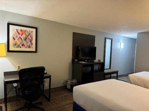 Baymont by Wyndham Louisville Airport South - image 9