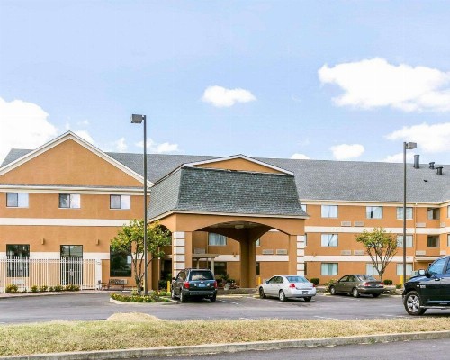Quality Inn & Suites University/Airport - image 10