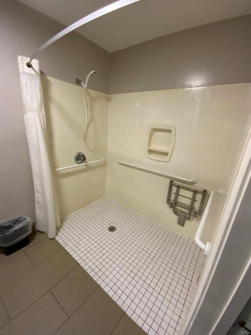 Quality Inn & Suites University/Airport - image 11