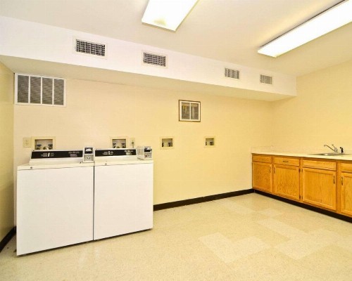 Quality Inn & Suites University/Airport - image 18