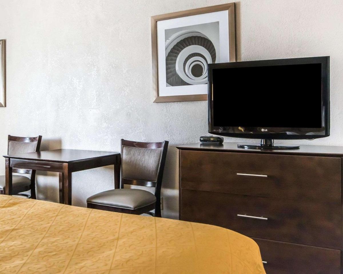 Quality Inn & Suites University/Airport - image 2