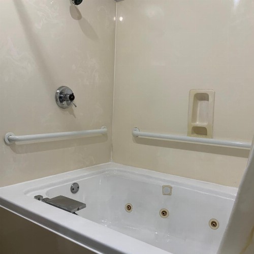 Quality Inn & Suites University/Airport - image 22