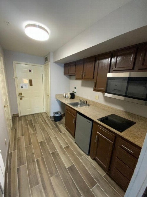 Quality Inn & Suites University/Airport - image 6