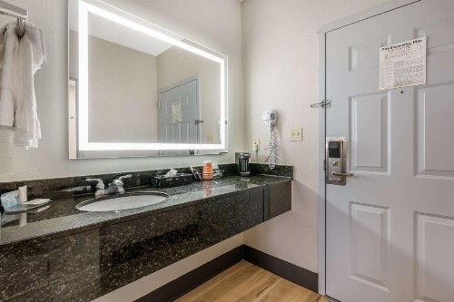 Quality Inn Louisville - image 17