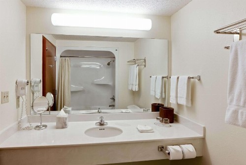 Hawthorn Suites by Wyndham Louisville East - image 10