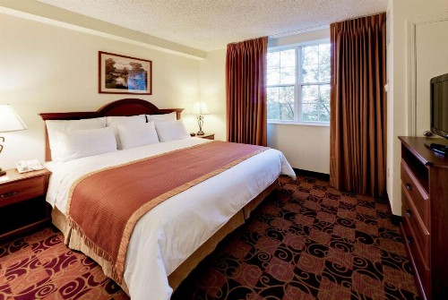 Hawthorn Suites by Wyndham Louisville East - image 12