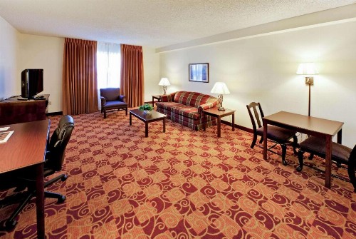 Hawthorn Suites by Wyndham Louisville East - image 14