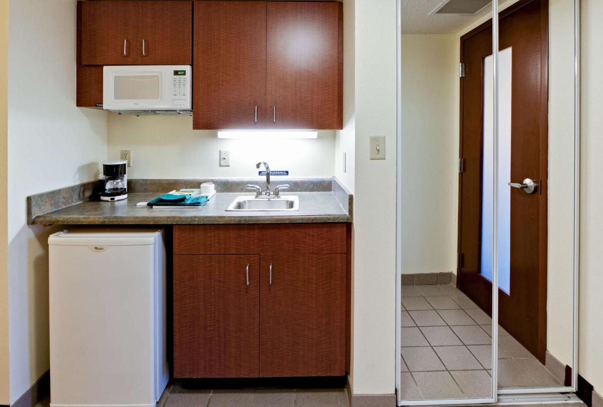 Hawthorn Suites by Wyndham Louisville East - image 4