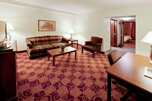Hawthorn Suites by Wyndham Louisville East - image 8