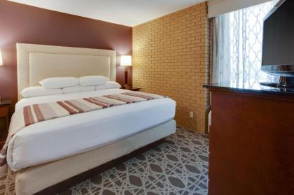 Drury Inn & Suites Louisville East - image 6