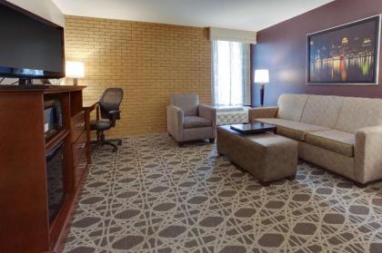 Drury Inn & Suites Louisville East - image 11