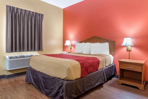 Econo Lodge Airport Louisville - image 11
