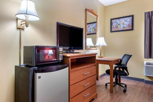 Econo Lodge Airport Louisville - image 12