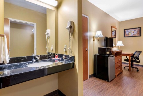 Econo Lodge Airport Louisville - image 13