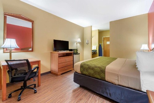 Econo Lodge Airport Louisville - image 17